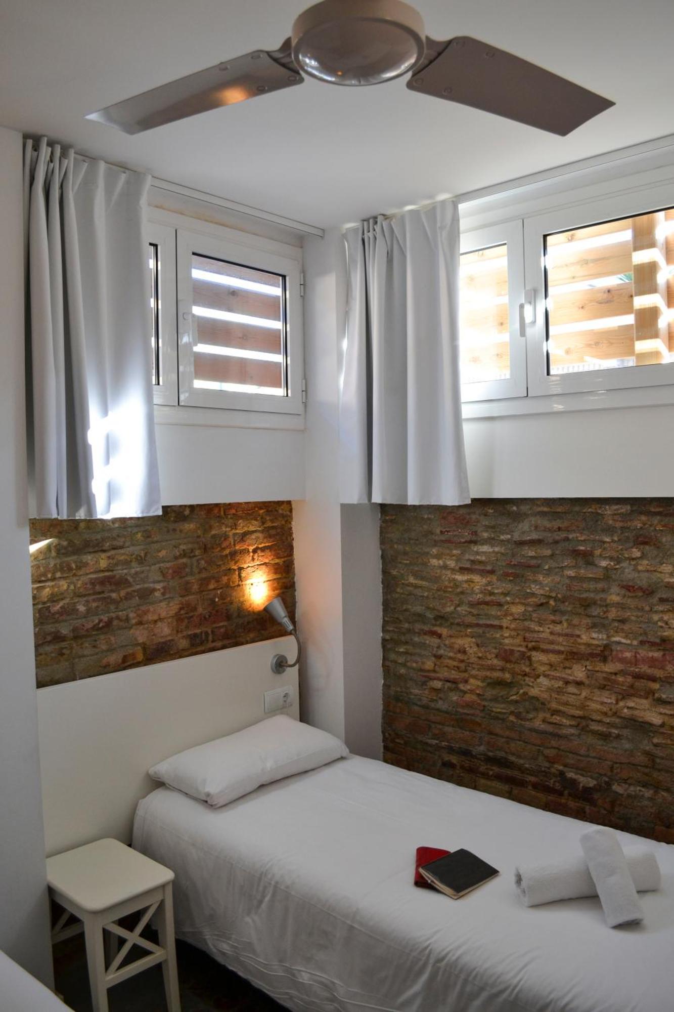 Happy People Plaza Espana Apartments Barcelona Exterior photo